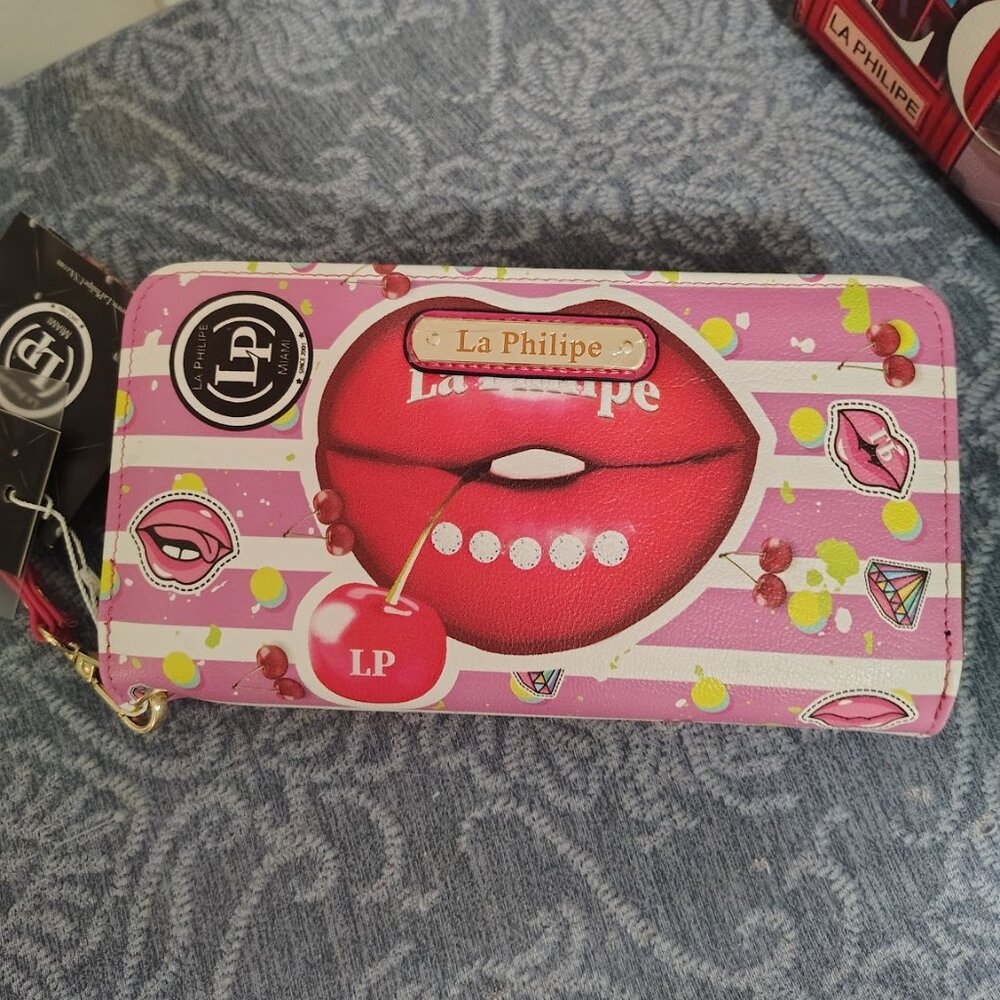 La Philipe Juicy Lips wallet is a vibrant Wallet Brand New